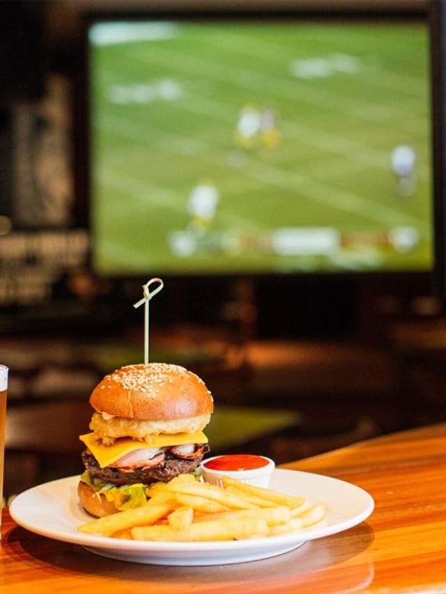 13 Best Sports Bars in Melbourne | Man of Many